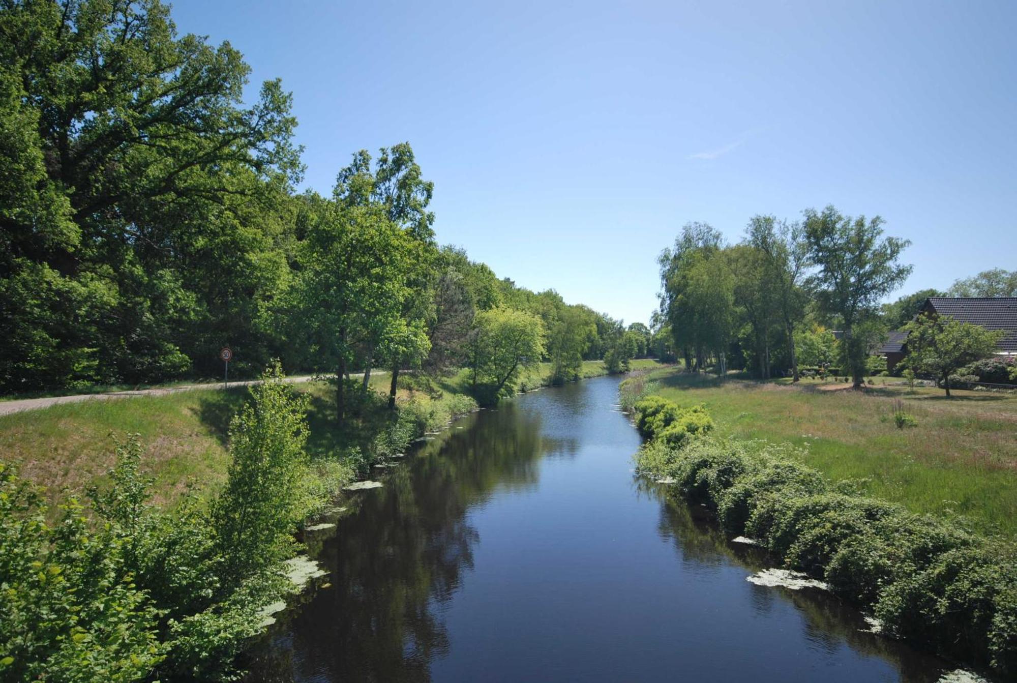 Kleines Ferienhaus Luettje Backhuus 35516 Uplengen Bagian luar foto